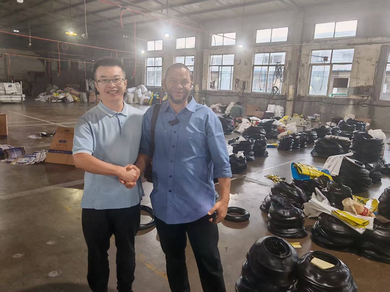 Lubos na Pinuri ng Mga Customer ng Sierra Leone ang Aming Kapasidad sa Produksyon at Kalidad ng Produkto Sa Pagbisita sa Pabrika